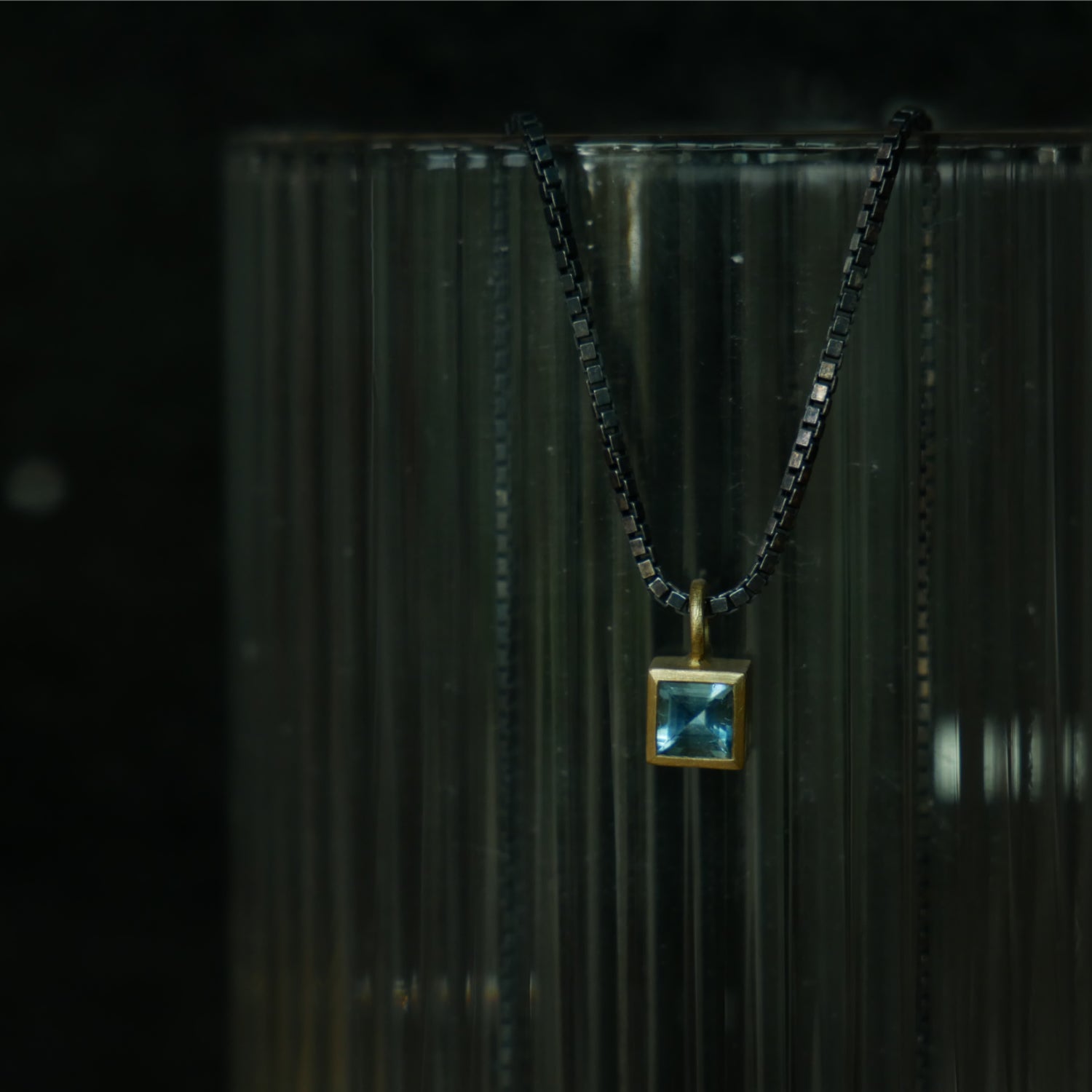 18ct gold square aquamarine necklace