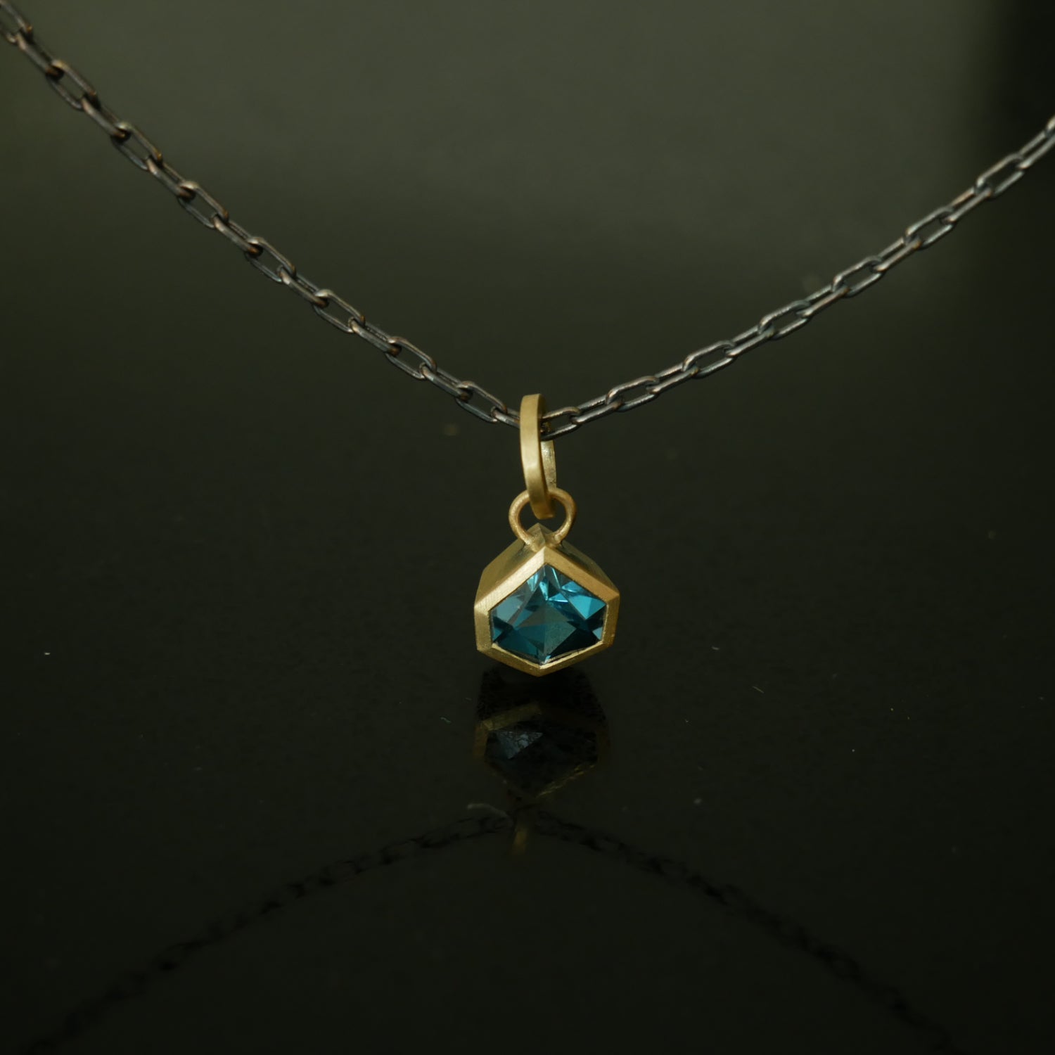 9ct gold London blue geometric pendant