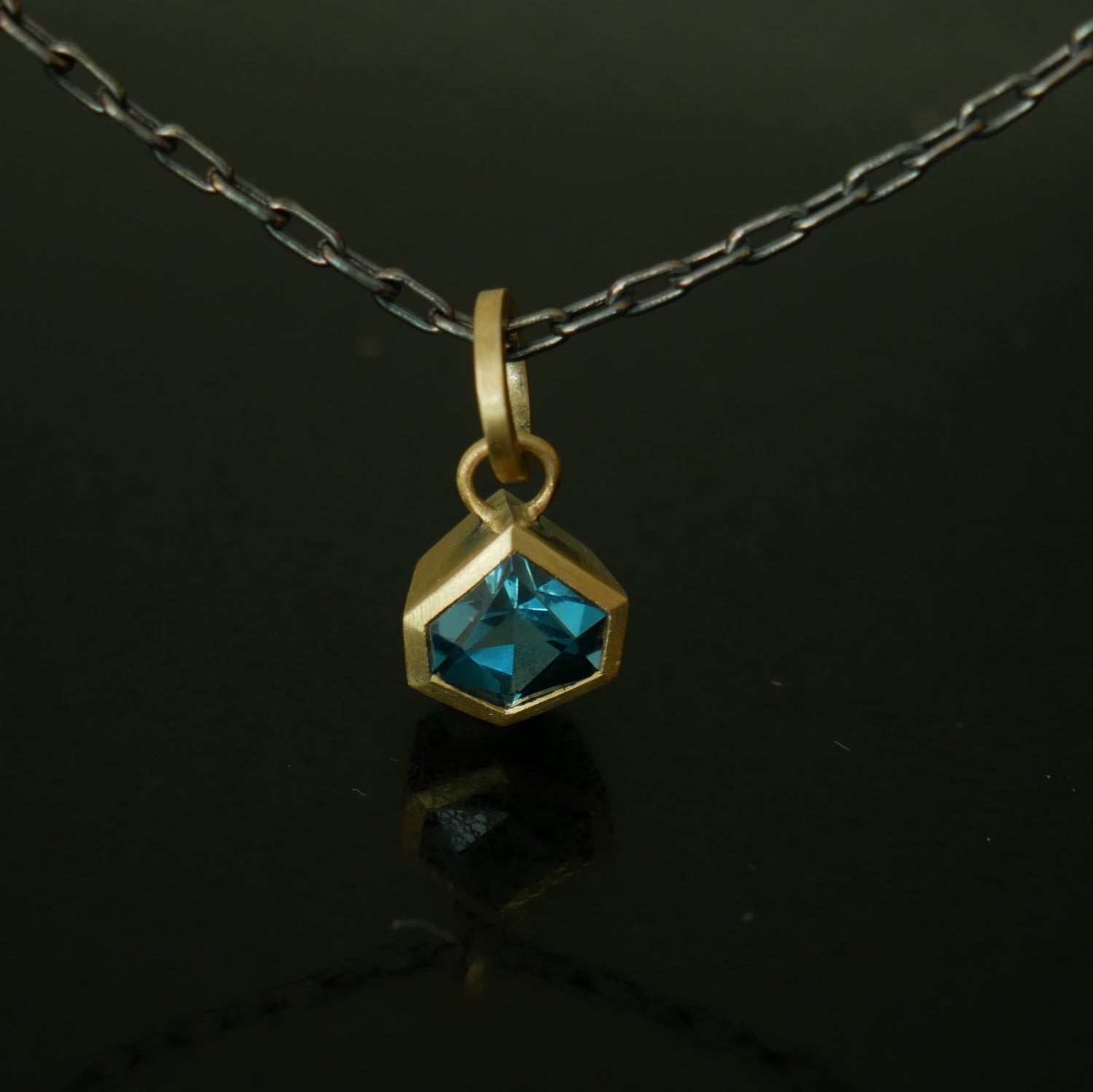 9ct gold London blue geometric pendant