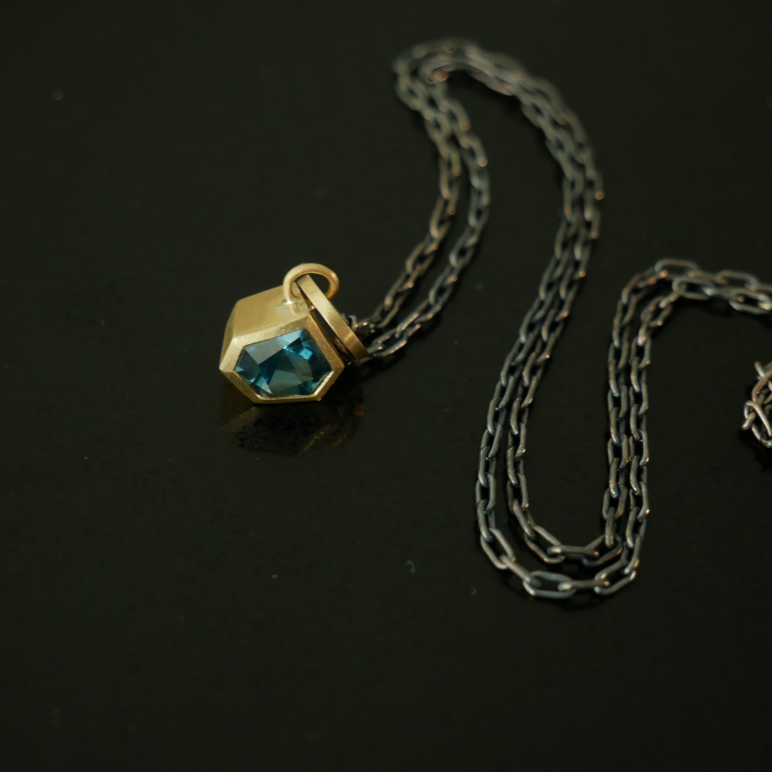9ct gold London blue geometric pendant