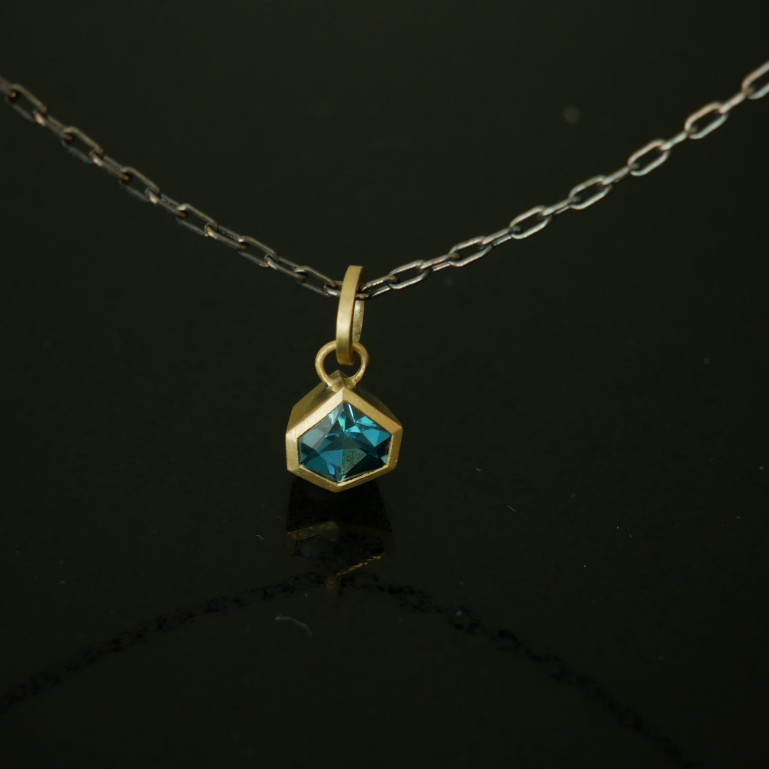 9ct gold London blue geometric pendant