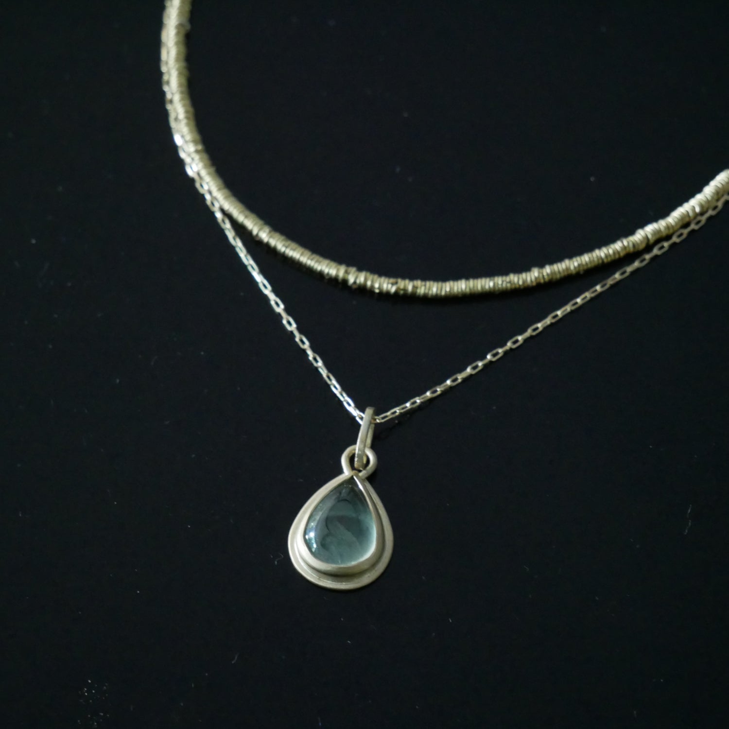 18ct gold cabuchon prehnite necklace