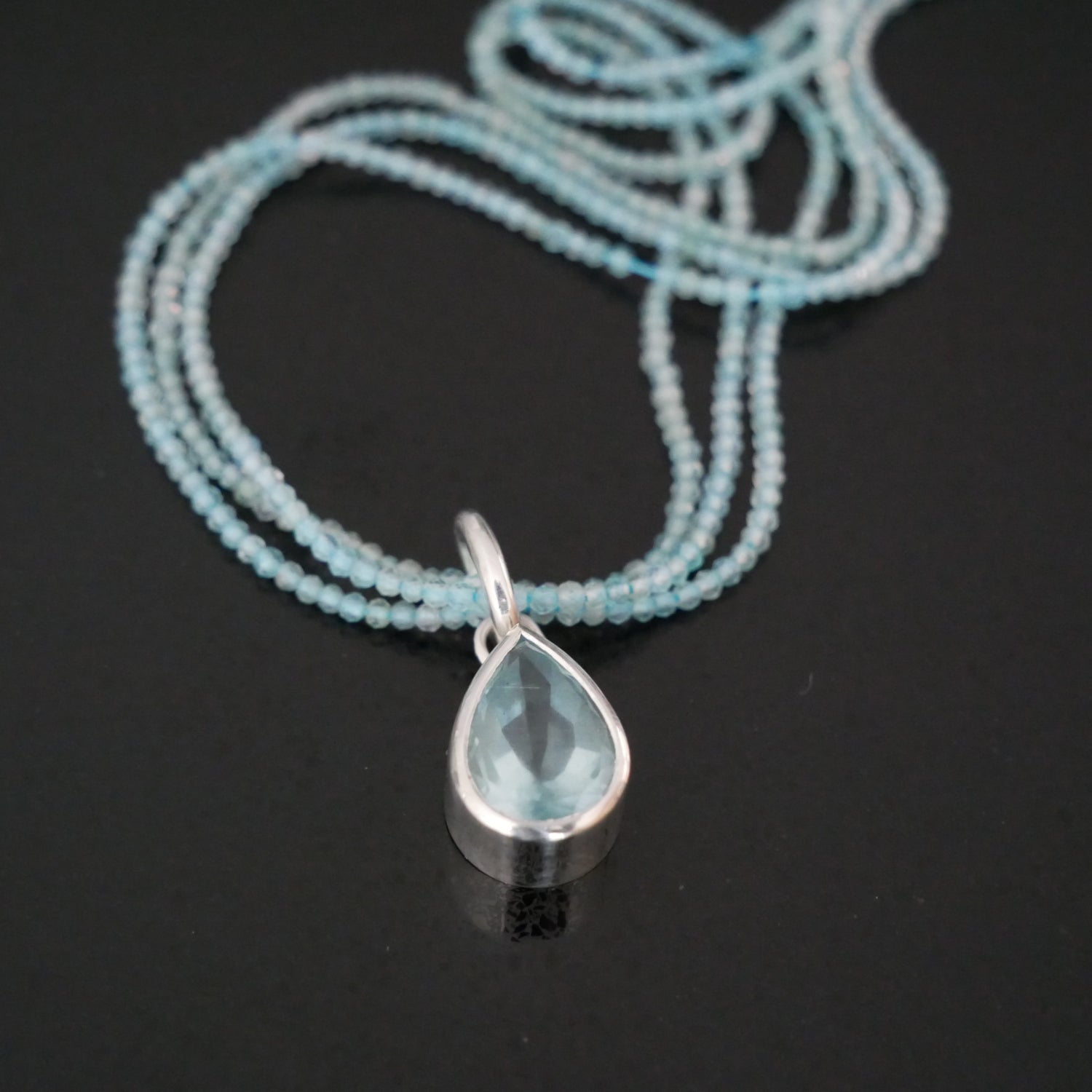 Aquamarine and apatite pendant