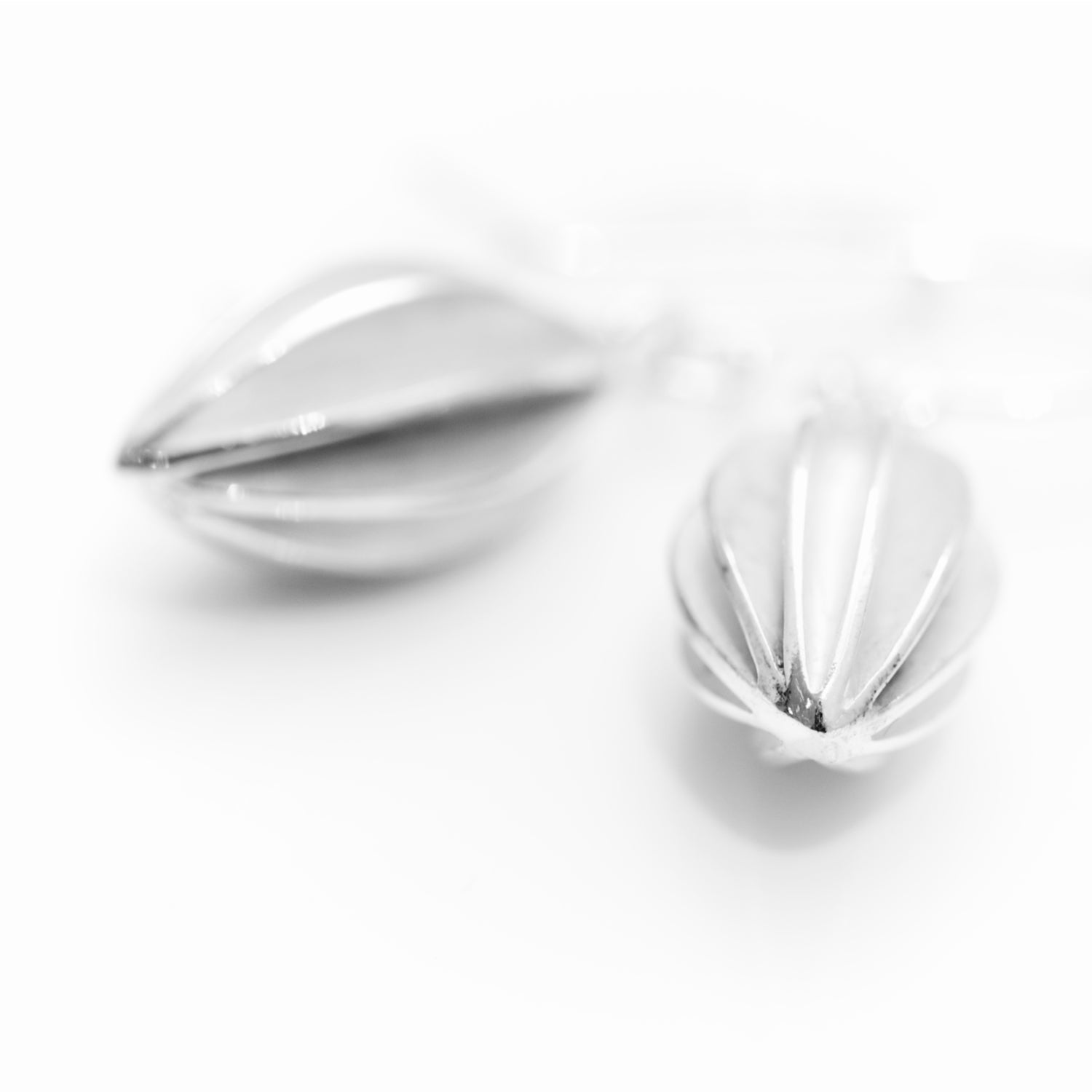 medium pod earring