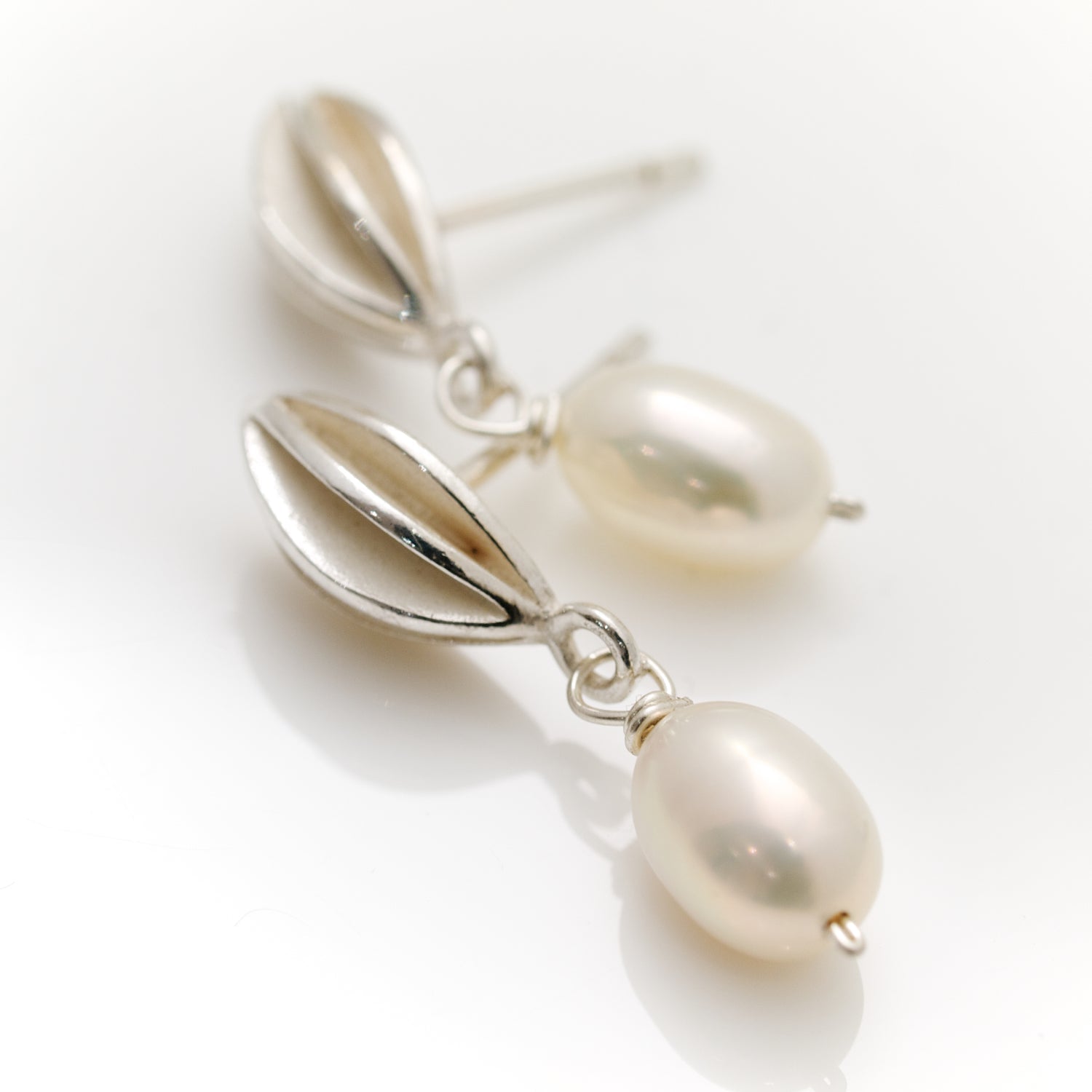 silver pod stud and pearl