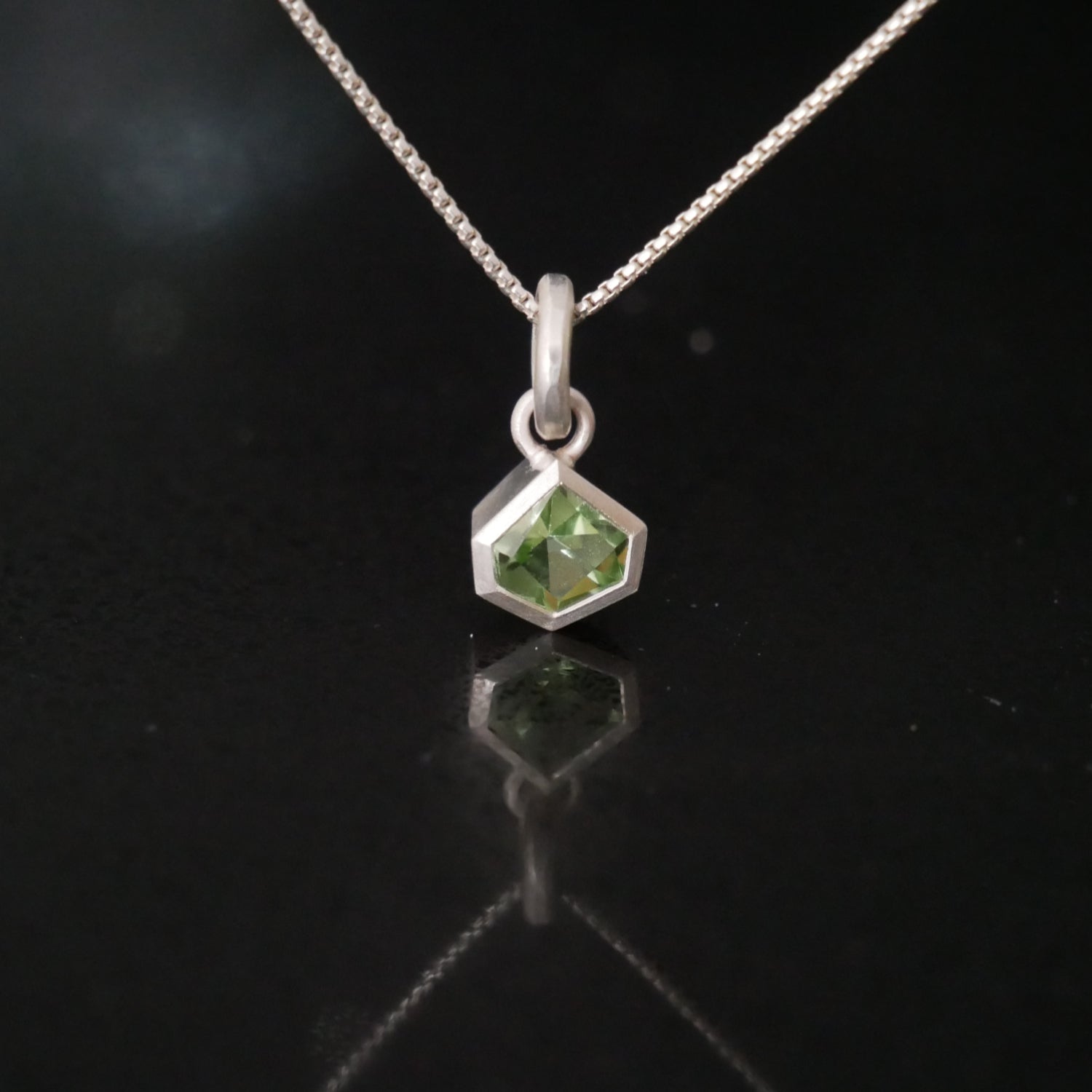 21st century cut peridot pendant
