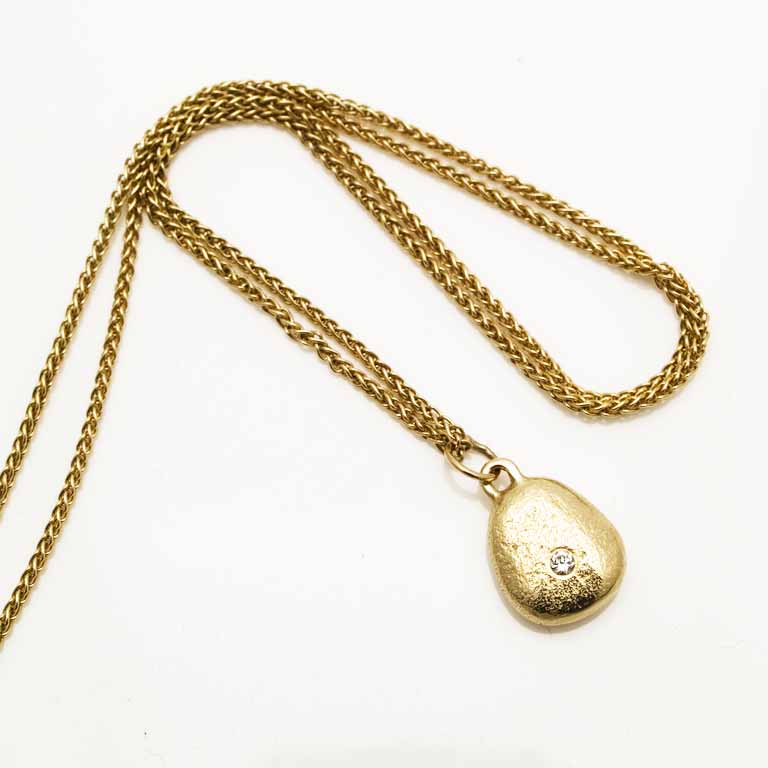 9ct gold tiny pebble necklace