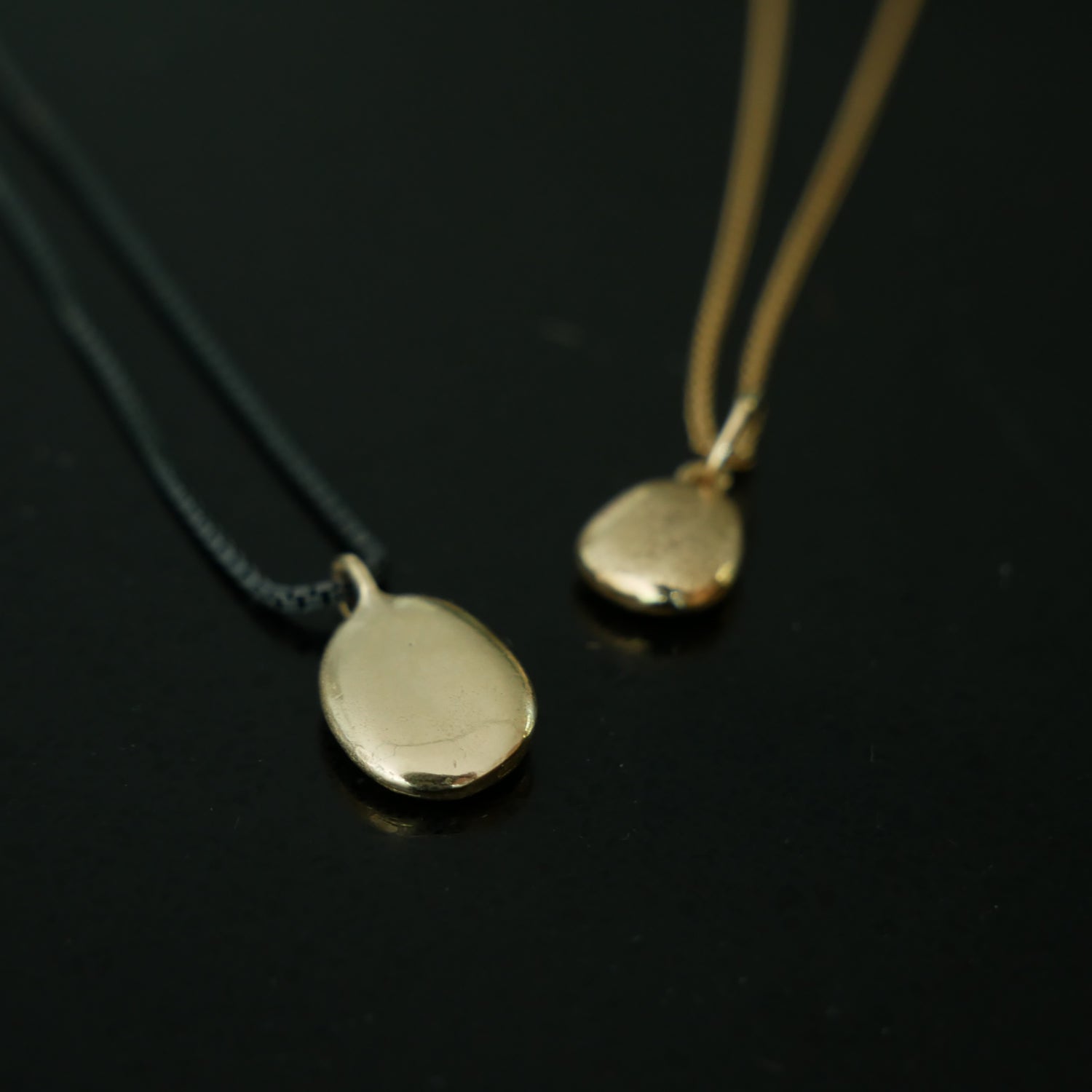 Medium 9ct gold pebble necklace