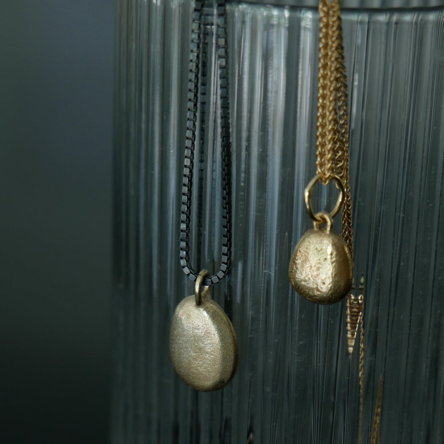 Medium 9ct gold pebble necklace