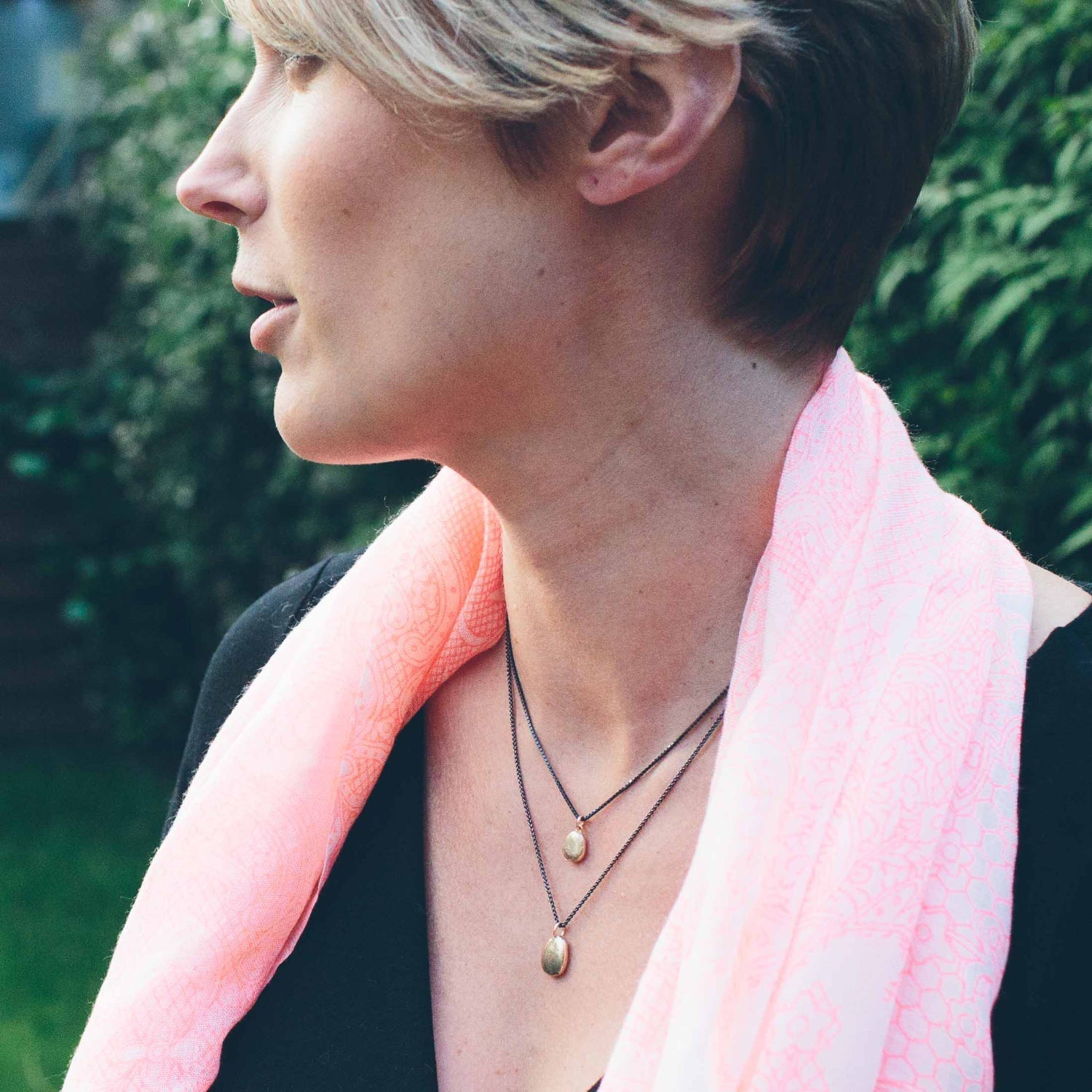 9ct gold tiny pebble necklace