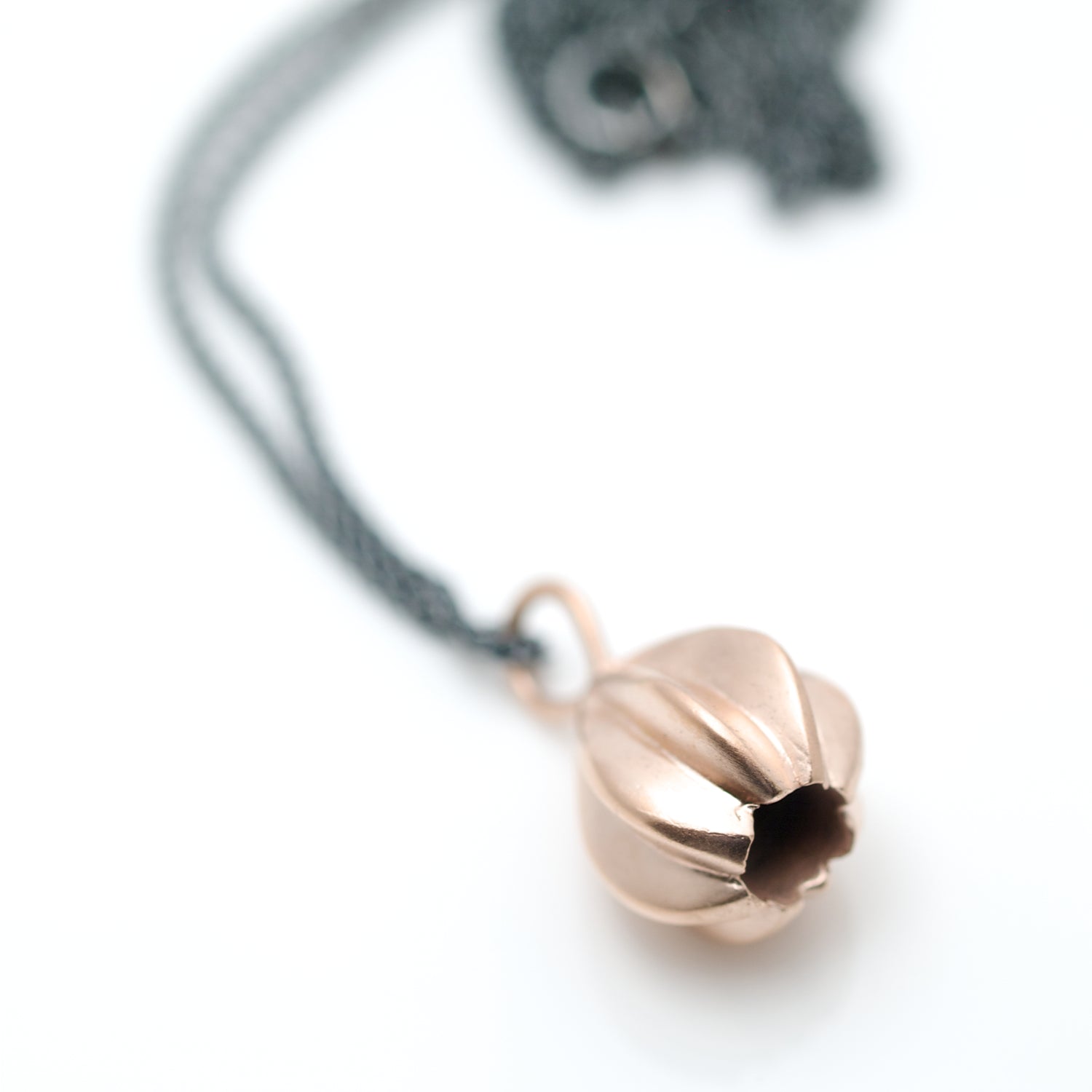 rosegold pod necklace