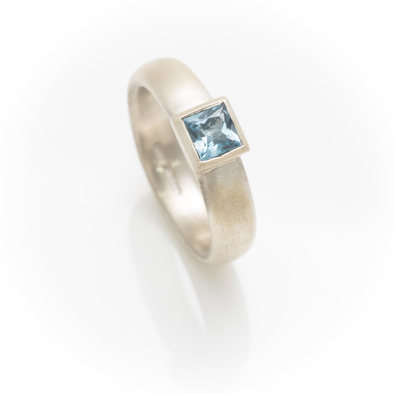square topaz silver matt ring