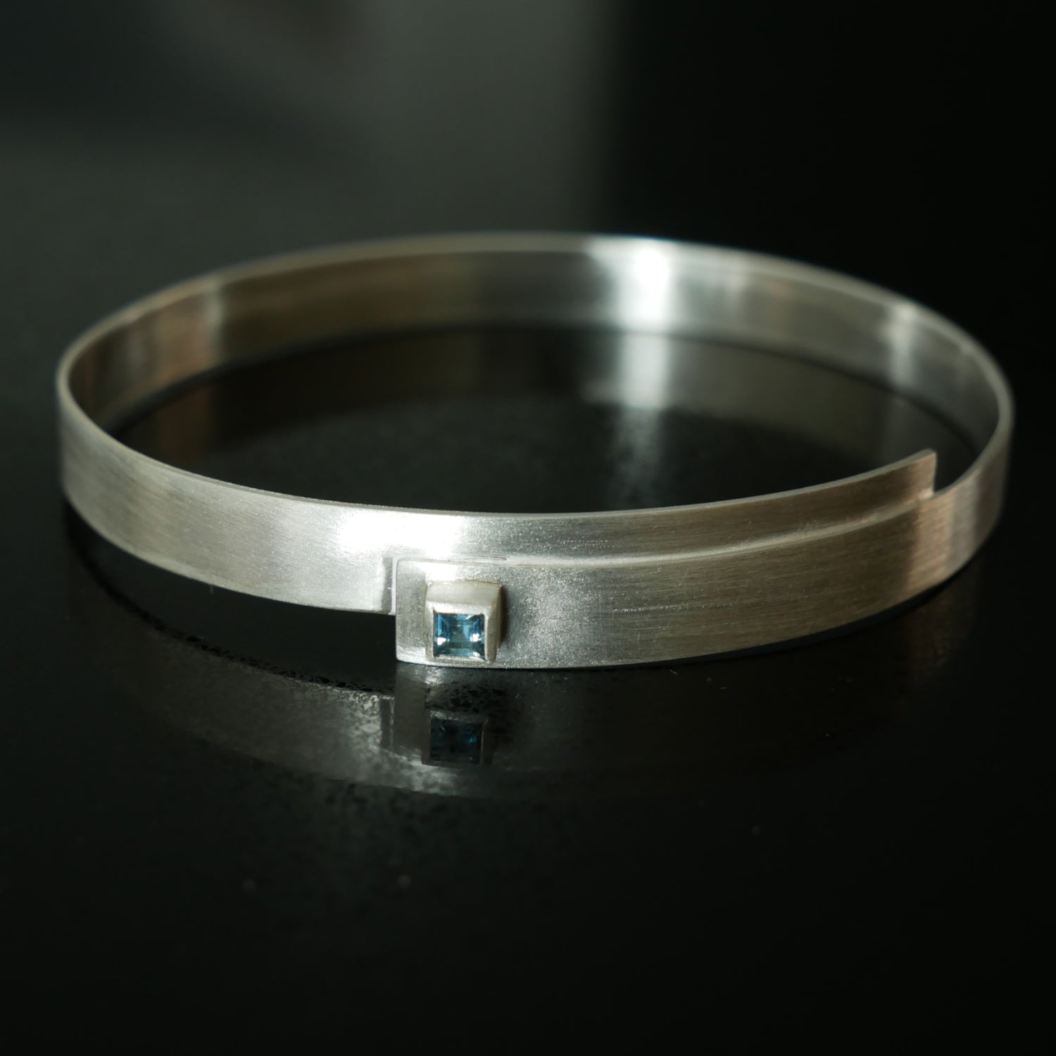 Overlap silver bangles