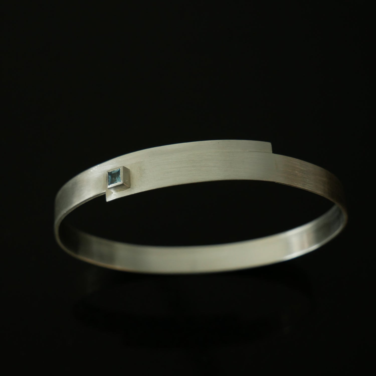 Overlap silver bangles