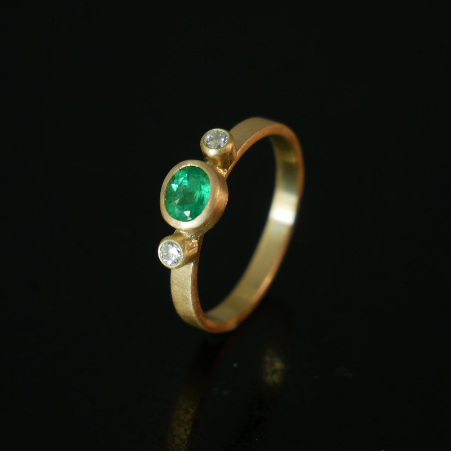 18ct gold emerald ring