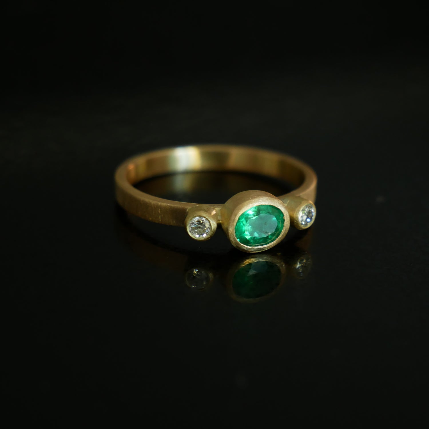 diamond and emerald gold ring