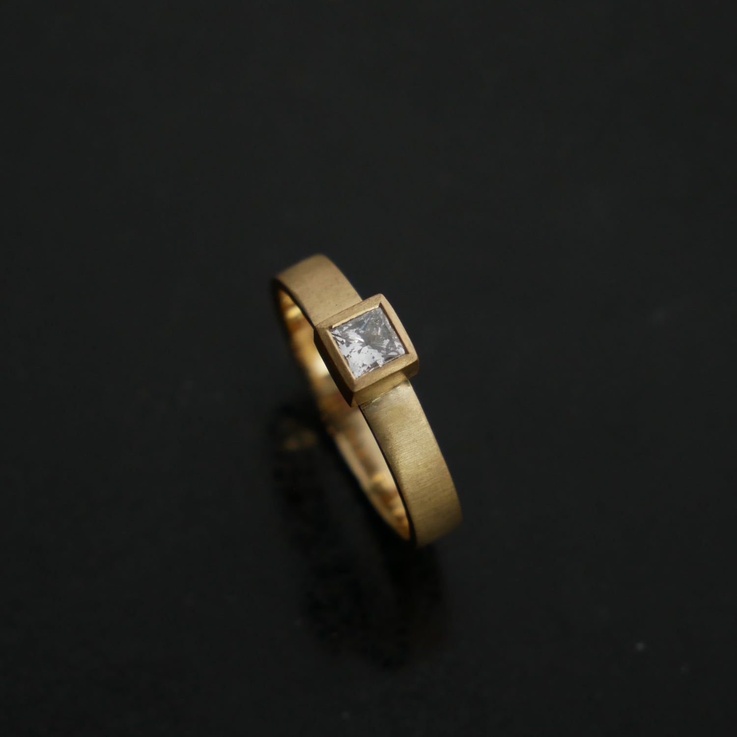 18ct gold square diamond ring