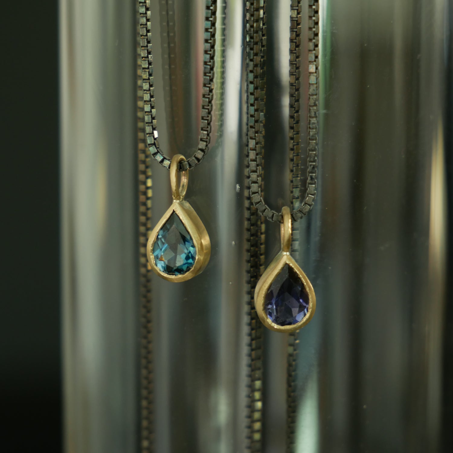 Tiny 9ct gold drop pendant