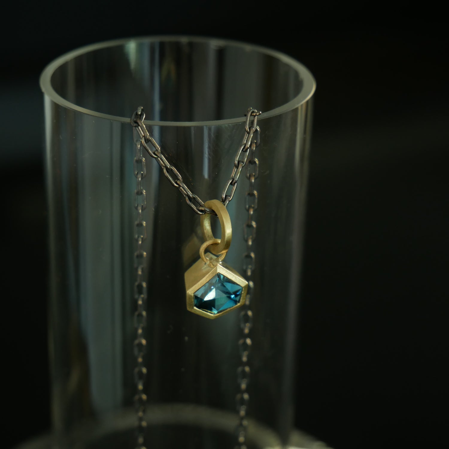 9ct gold London blue geometric pendant