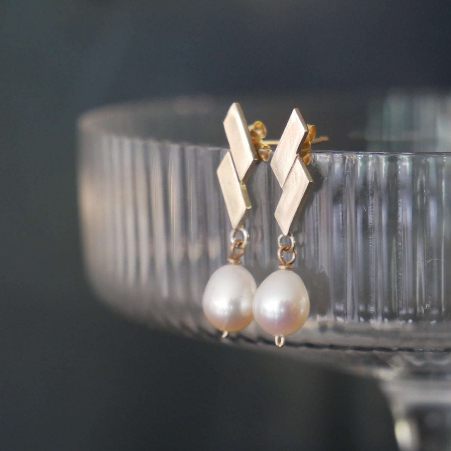 9ct gold Zigzag Earrings With Pearl Drop