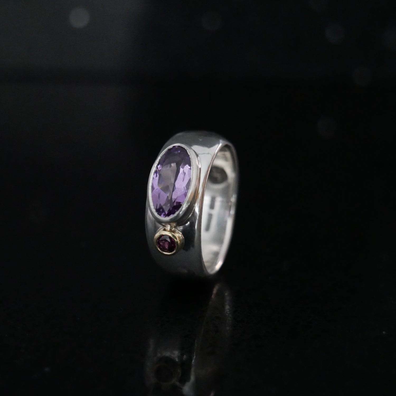 Wide Silver ring with Amethyst and Rhodelite garnet