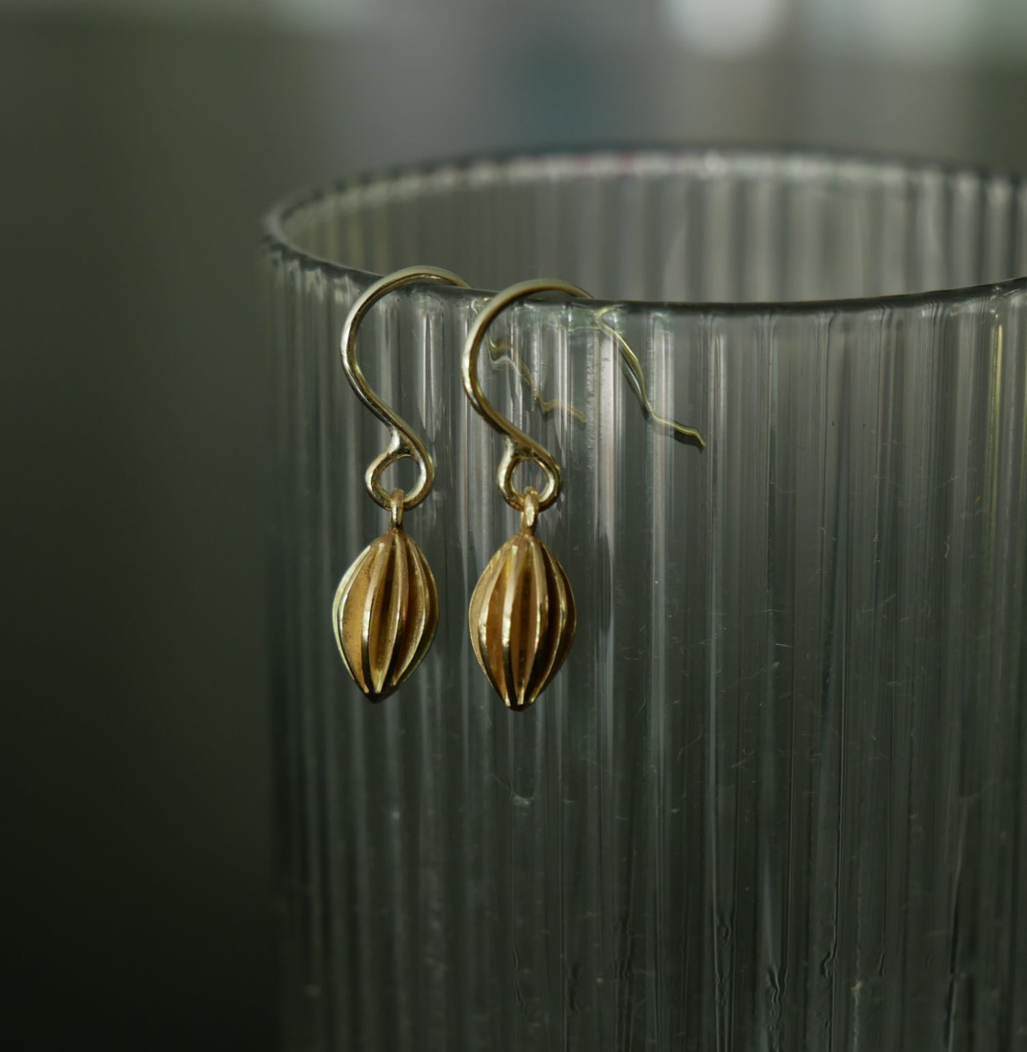 9ct gold pod drop earring