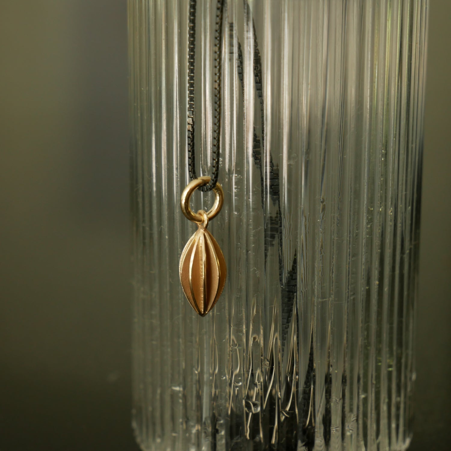 9ct gold medium pod pendant