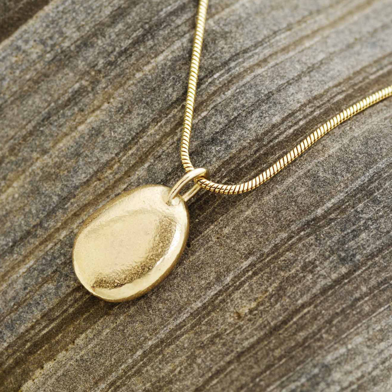 Medium 9ct gold pebble necklace