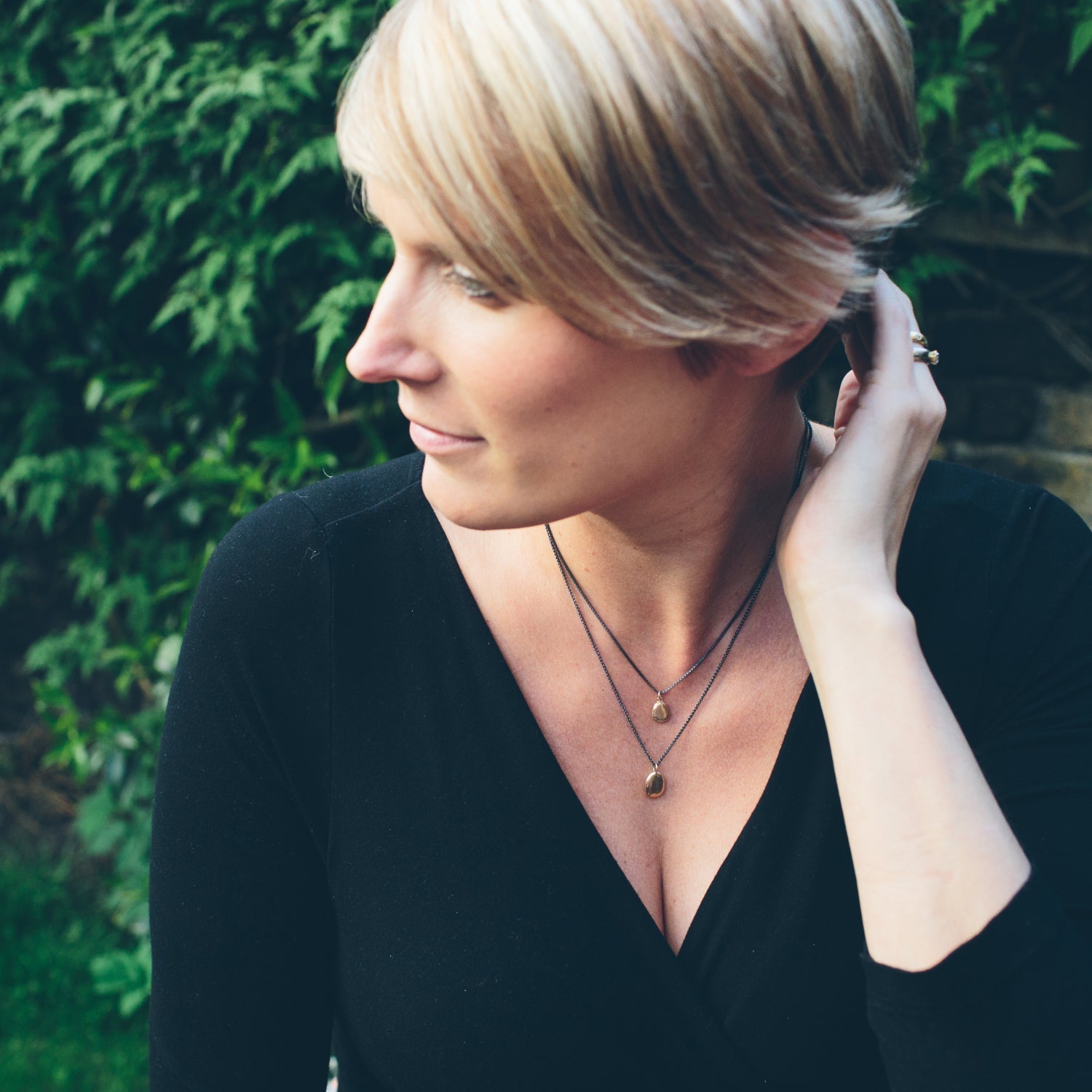 Medium 9ct gold pebble necklace