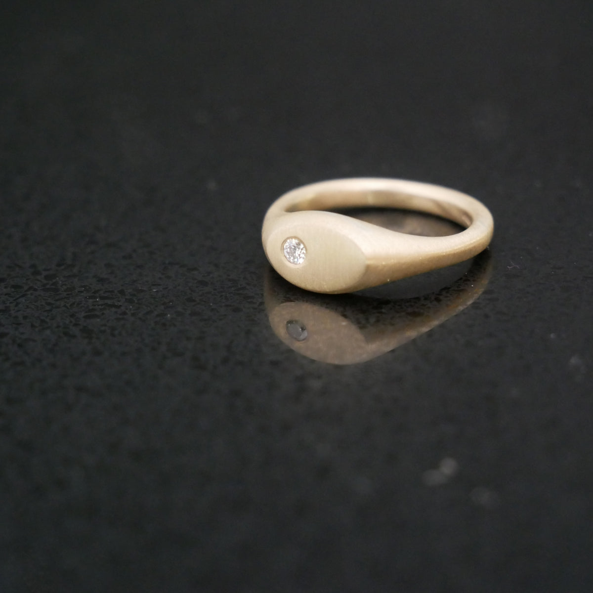 9ct gold signet ring with diamond