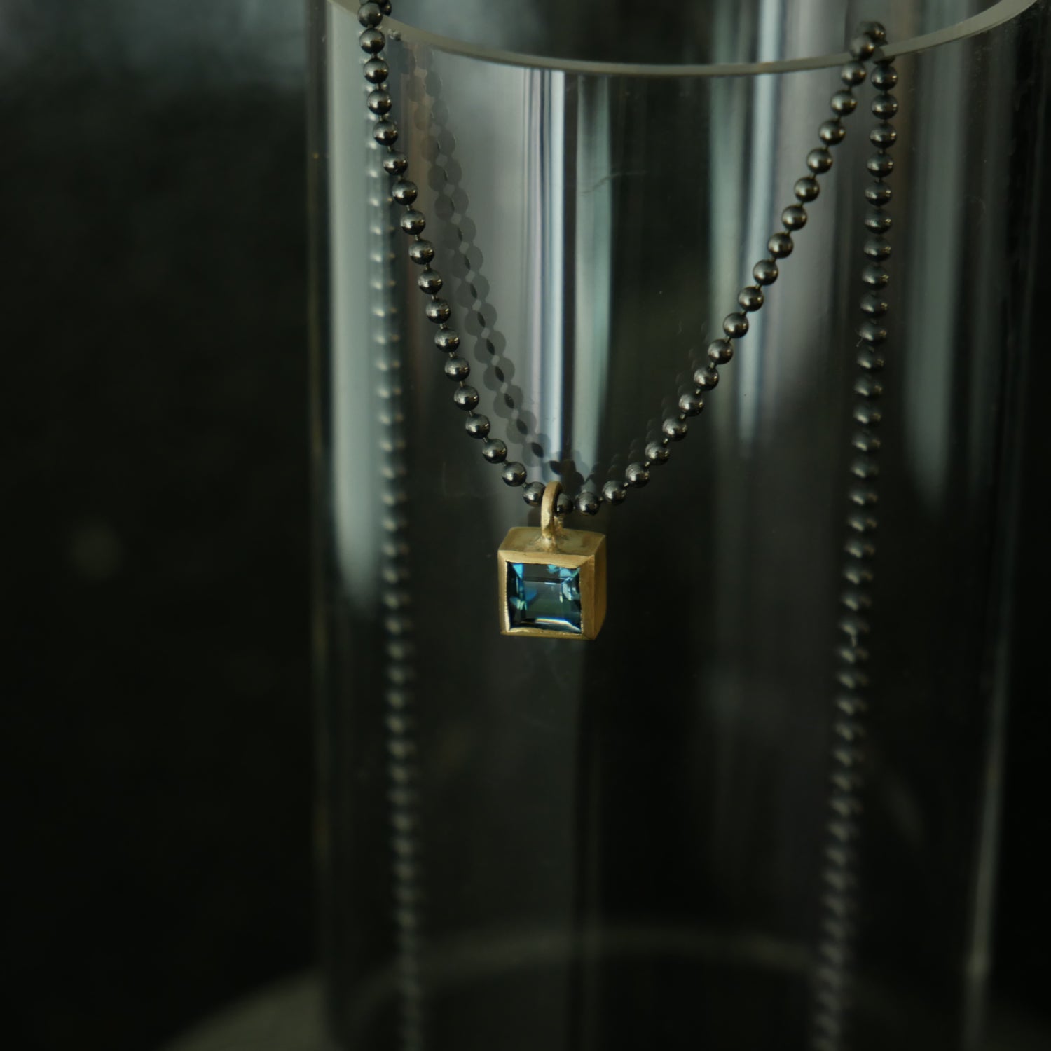 9ct gold square topaz pendant