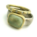 18ct white gold wide ring with Prehnite set in 18ct yellow gold
