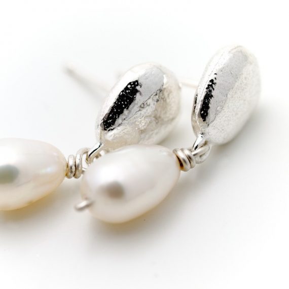 Silver pebble earring with pearl drops