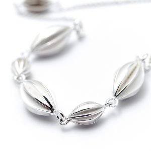 Silver semi continuous pod necklace