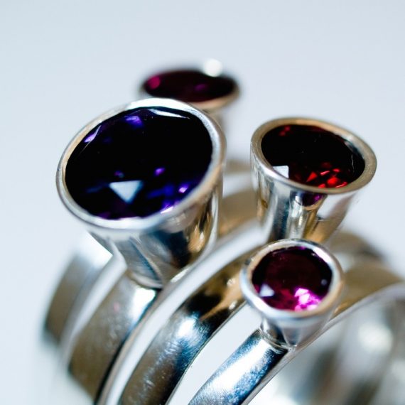 Set of 4 high stacking rings with Amethyst and Garnet