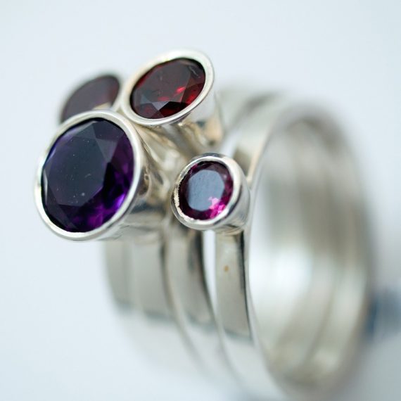 Set of 4 high stacking rings with Amethyst and Garnet