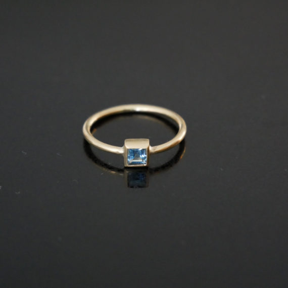 tiny 18ct gold ring with square Aquamarine