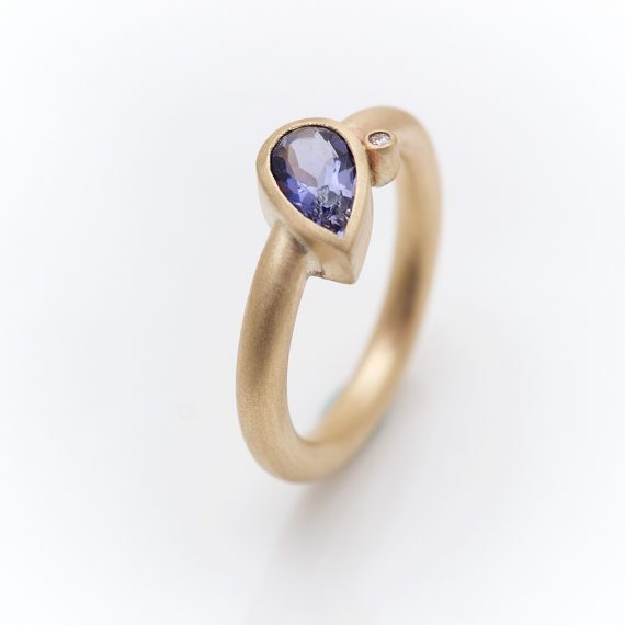 Iolite and diamond gold ring