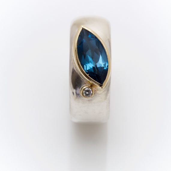 Chunky silver ring with Topaz