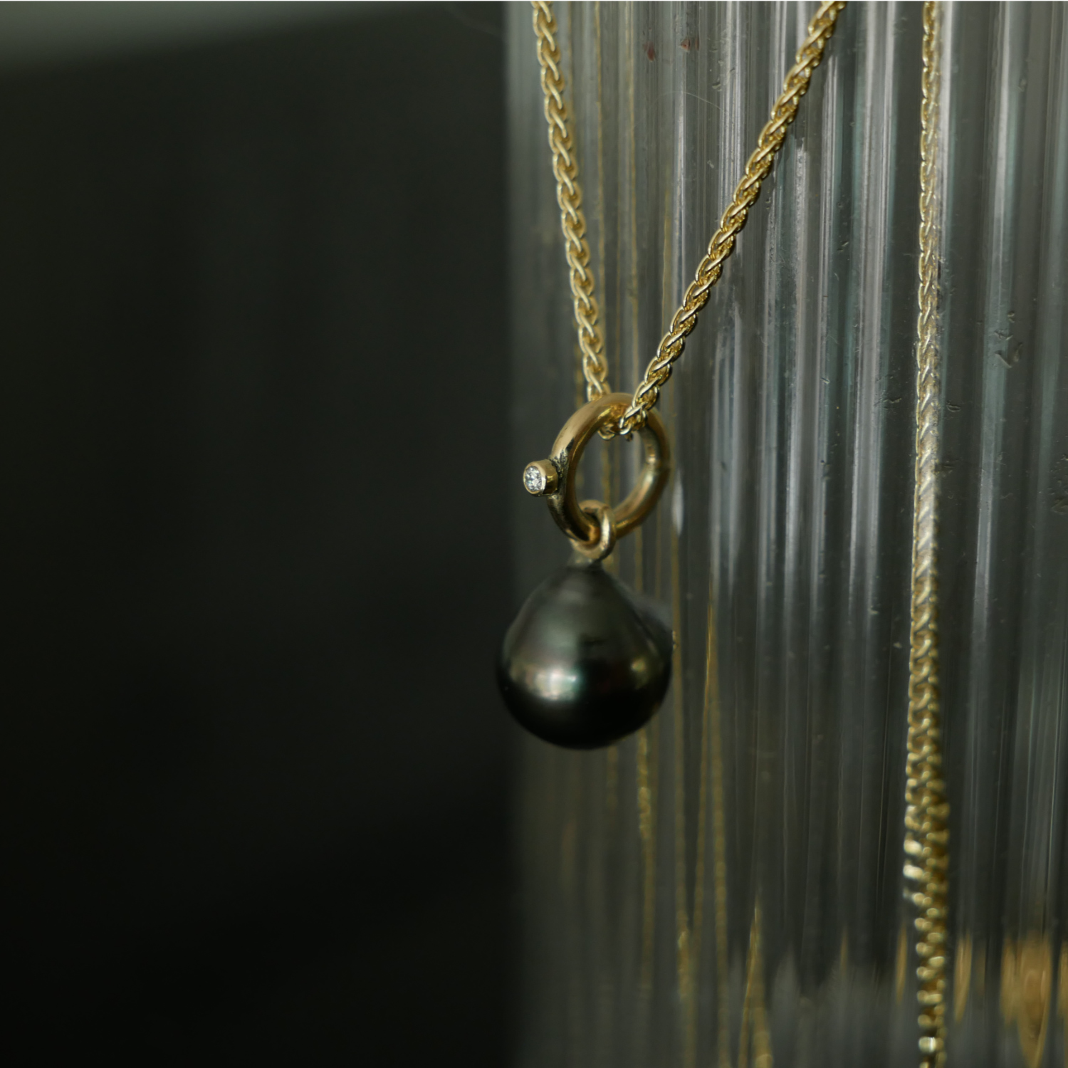 9ct gold necklace with Tahitian pearl and diamond