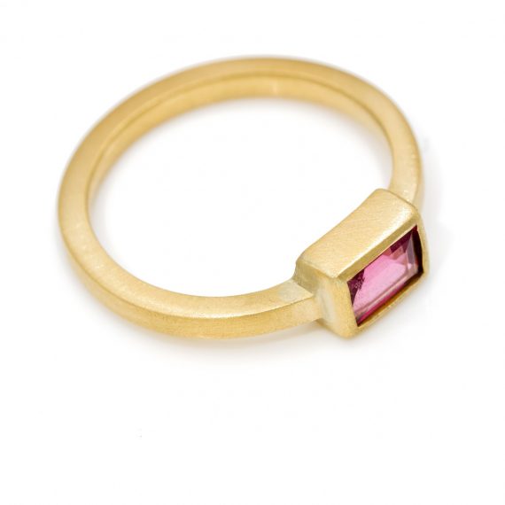 18ct gold ring with pink tourmaline