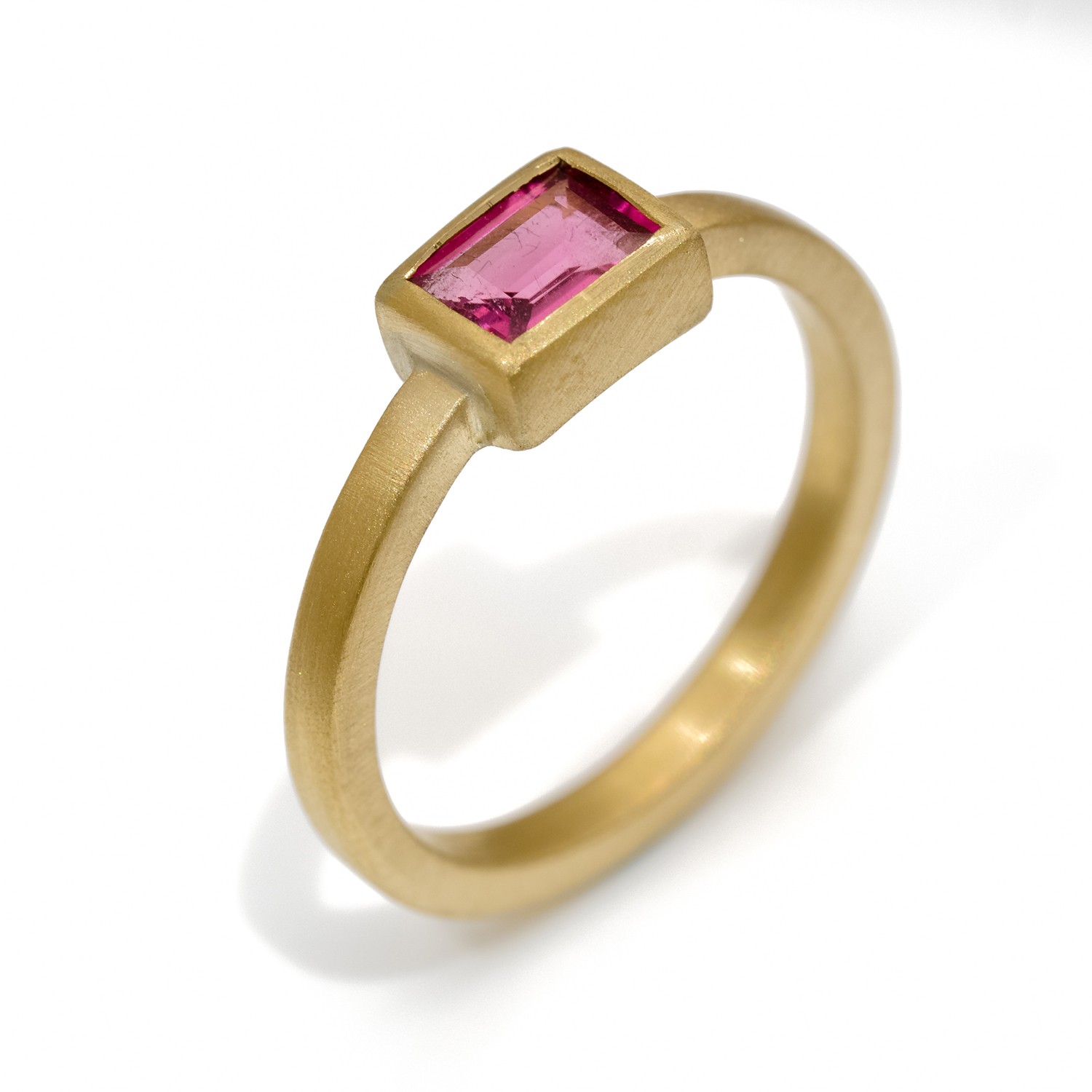 18ct gold ring with pink tourmaline