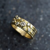 18ct gold and diamond scattered ring