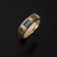 18ct gold ring with geometric stones
