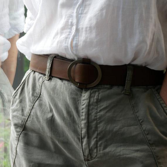 Oval buckled belts