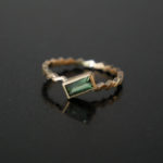 9ct gold zigzag ring with tourmaline