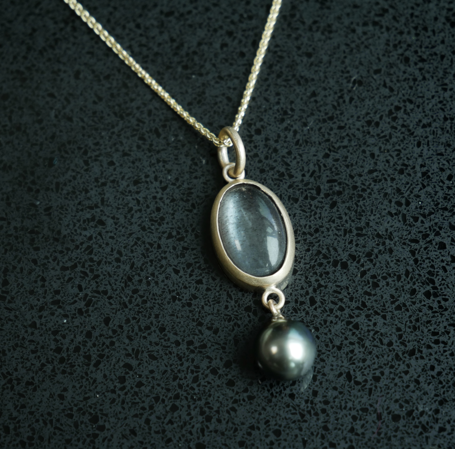 9ct gold black moonstone pendant with tahitian pearl